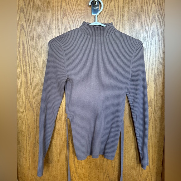 Aritzia Babaton sculpt knit long sleeve top, tie back size medium - Picture 5 of 6